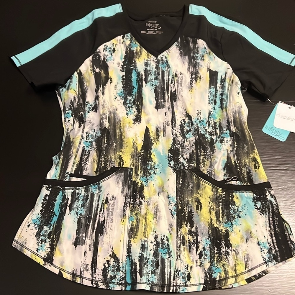 Cherokee‎ infinity scrub top